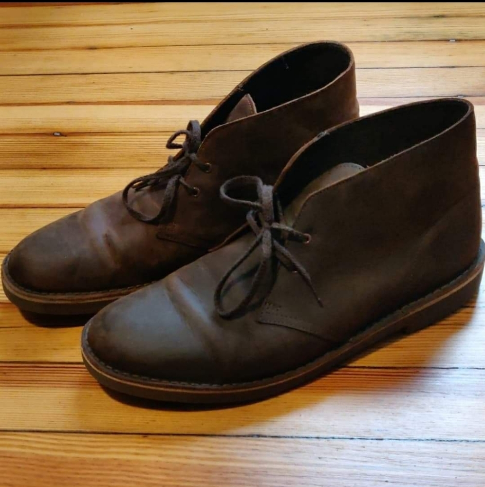 Clarks Chukka Boots - Picture 2 of 4